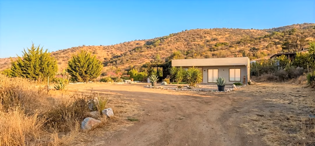Venta de hermosa parcela de 6.021 m2. con casa y piscina en el tranquilo sector de Lo Rojas, La Cruz. 105 M$.