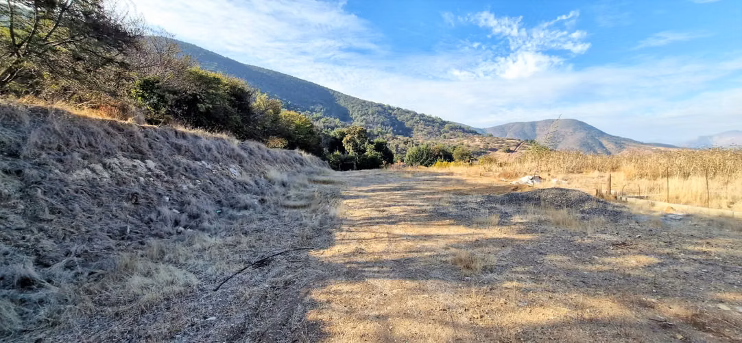 Venta de hermosa parcela de 6.021 m2. con casa y piscina en el tranquilo sector de Lo Rojas, La Cruz. 110 M$.