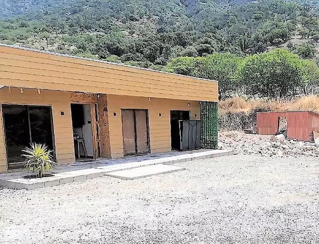Venta de hermosa parcela de 6.021 m2. con casa y piscina en el tranquilo sector de Lo Rojas, La Cruz. 110 M$.