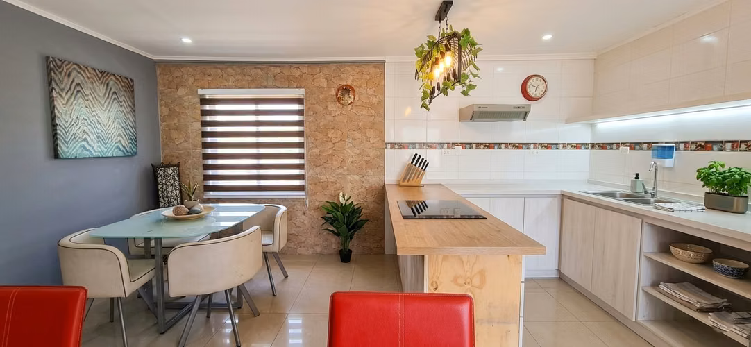 Venta de hermosa parcela de 6.021 m2. con casa y piscina en el tranquilo sector de Lo Rojas, La Cruz. 105 M$.