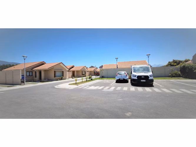 Venta de hermosas casas en condominio exclusivo, en paradero 16 - La Cruz, Quillota. 4.890 UF