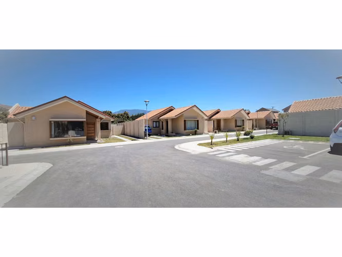 Venta de hermosas casas en condominio exclusivo, en paradero 16 - La Cruz, Quillota. 4.890 UF