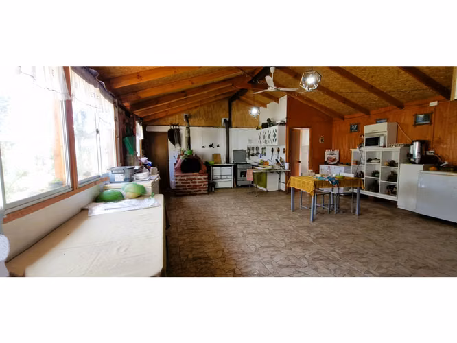 Venta parcela de 18.000 m2., casa, cabaña y galpón, con maquinaria de maestranza, en La Calera. 21.308 UF.