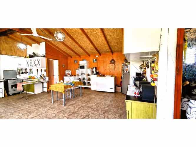 Venta parcela de 18.000 m2., casa, cabaña y galpón, con maquinaria de maestranza, en La Calera. 21.308 UF.