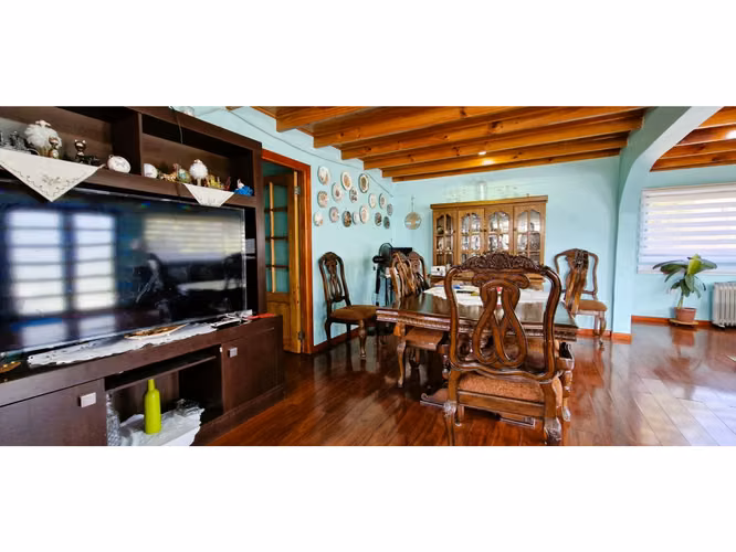 Venta parcela de 18.000 m2., casa, cabaña y galpón, con maquinaria de maestranza, en La Calera. 21.308 UF.