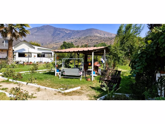 Venta parcela de 18.000 m2., casa, cabaña y galpón, con maquinaria de maestranza, en La Calera. 21.308 UF.