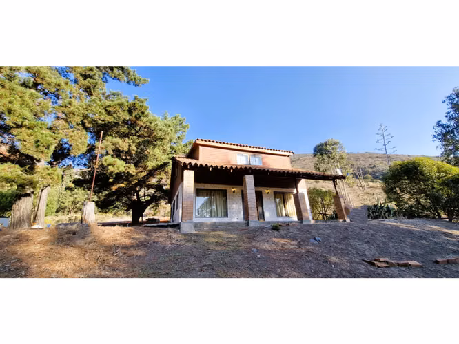 Venta de parcela de 15.000 m2., con casa, quincho y piscina, en Pucalán. 200 M$