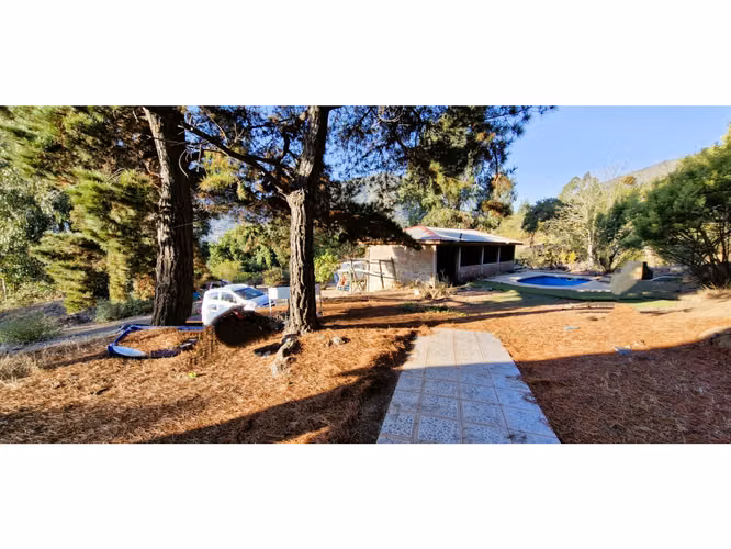 Venta de parcela de 15.000 m2., con casa, quincho y piscina, en Pucalán. 200 M$