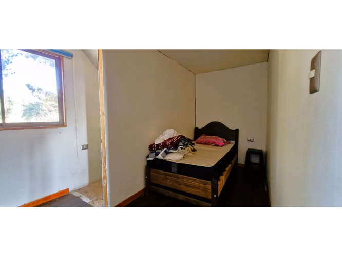 Venta de parcela de 15.000 m2., con casa, quincho y piscina, en Pucalán. 200 M$