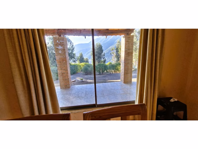 Venta de parcela de 15.000 m2., con casa, quincho y piscina, en Pucalán. 200 M$