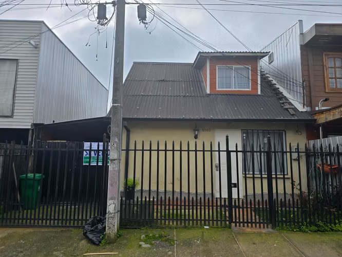 SE VENDE CASA EN JARDINES DE RAUQUEN