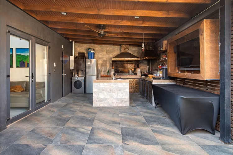 Hermosa casa renovada en los tordos/av grecia