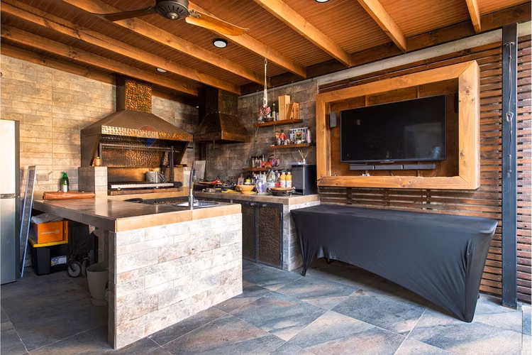 Hermosa casa renovada en los tordos/av grecia