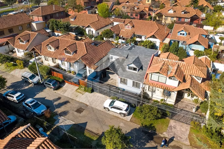 Hermosa casa renovada en los tordos/av grecia