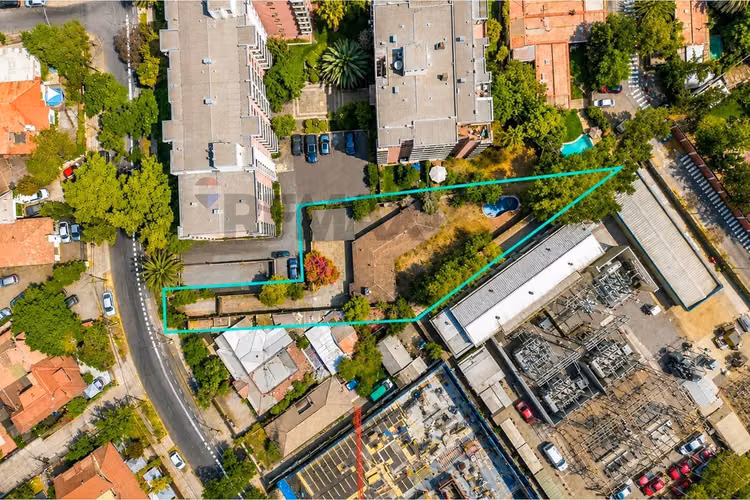 Las condes: casa espaciosa y céntrica