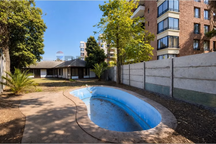 Las condes: casa espaciosa y céntrica
