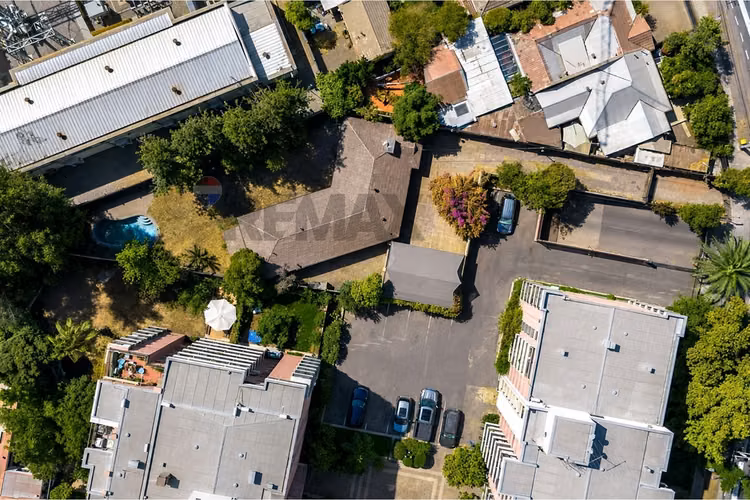 Las condes: casa espaciosa y céntrica