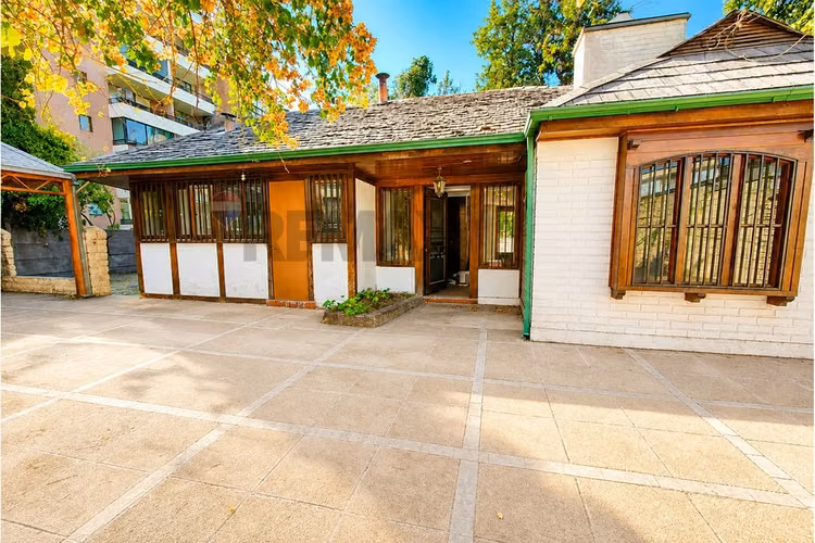 Las condes: casa espaciosa y céntrica