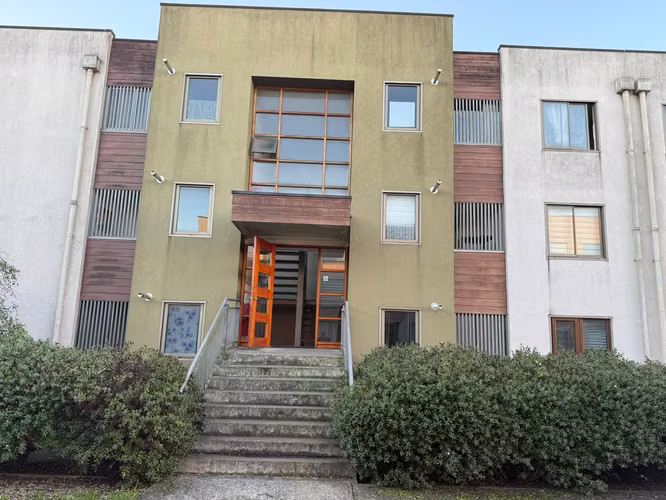 VENDE DPTO DE TRES DORMITORIOS Y UN BAÑO CERCA AVENIDA ALEM