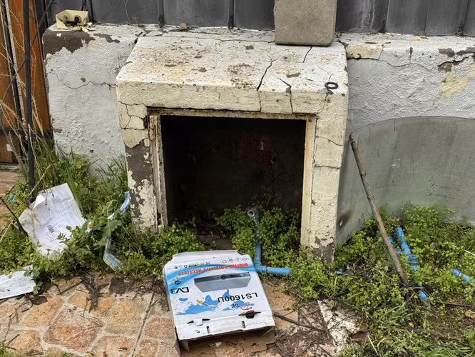 Remate Bancario | Espaciosa Casa de 2 Pisos en Macul | Lista para Remodelación : 5 Dormitorios y Gran Patio Privado