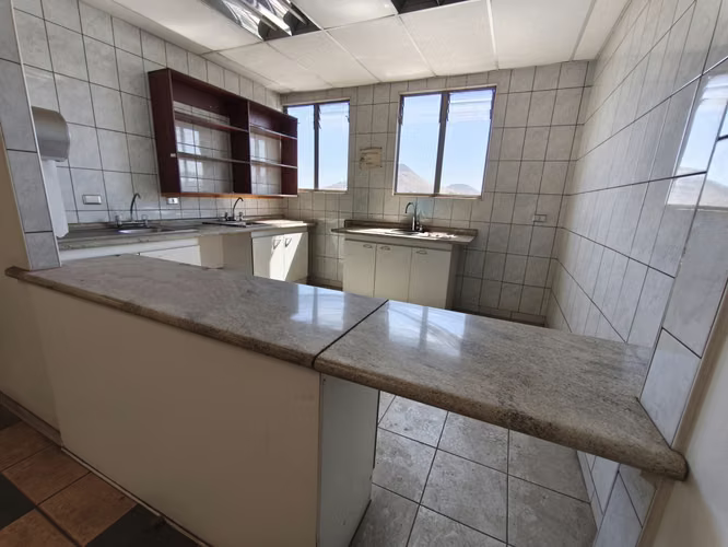 EDIFICIO 4 PISOS, OFICINAS Y GALPÓN EN VENTA O ARRIENDO