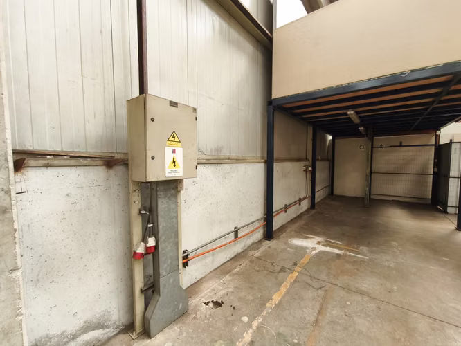 EDIFICIO 4 PISOS, OFICINAS Y GALPÓN EN VENTA O ARRIENDO