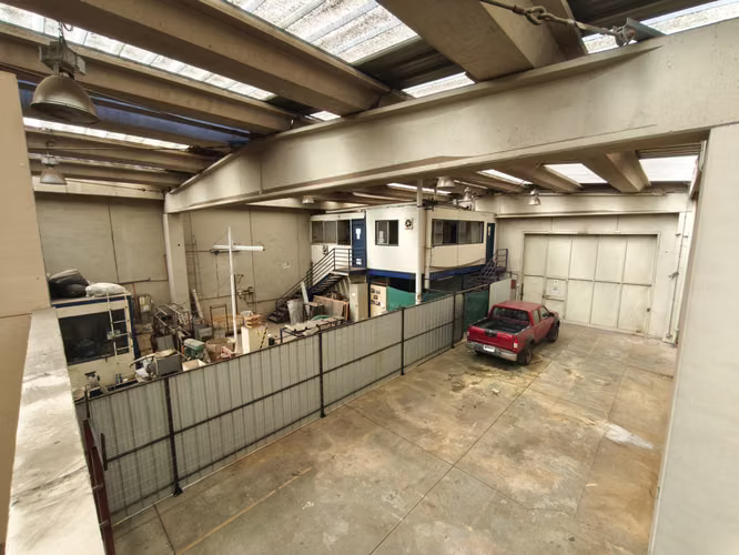 EDIFICIO 4 PISOS, OFICINAS Y GALPÓN EN VENTA O ARRIENDO
