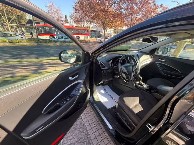 Hyundai Grand Santa Fe GLS 3.3 4WD AUTOMÁTICA (2014)
