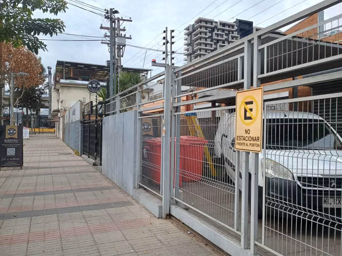 Excelente local industrial cerca metro Rodrigo de Araya