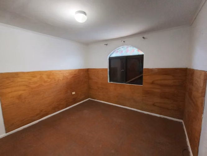 Casa de Tres dormitorios un Baños, estacionamiento y patio