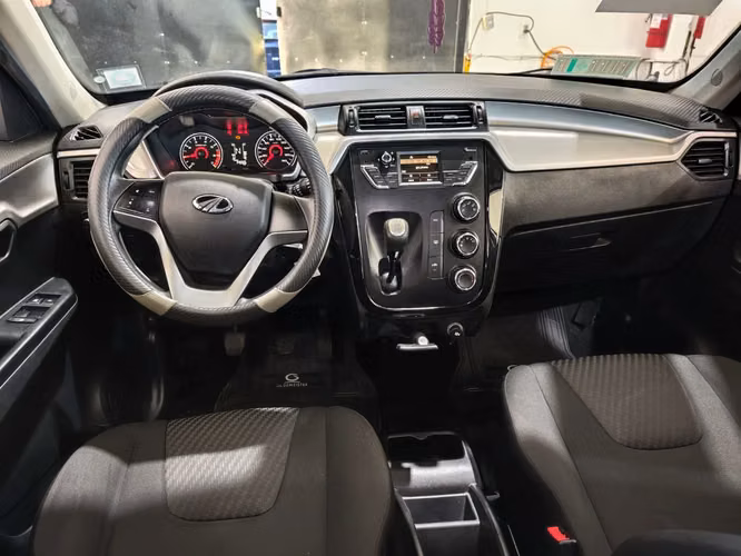 MAHINDRA KUV