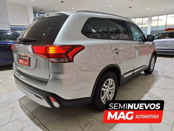 MITSUBISHI Outlander 2.0 2022 - Imagen 4