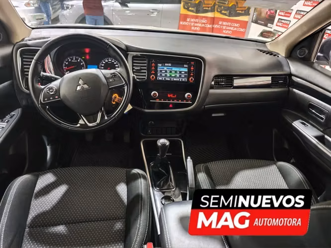 MITSUBISHI Outlander 2.0 2022 - Imagen 8