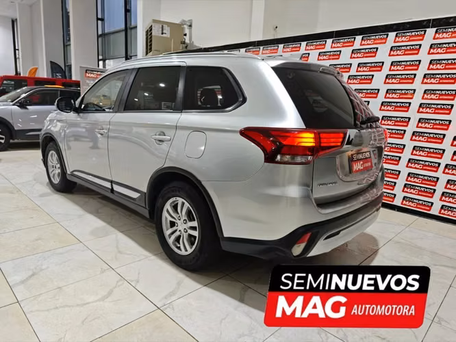 MITSUBISHI Outlander 2.0 2022 - Imagen 3