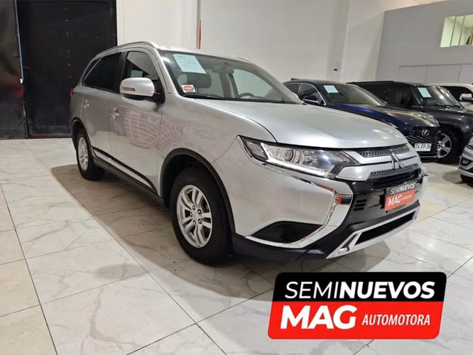MITSUBISHI Outlander 2.0 2022 - Imagen 2