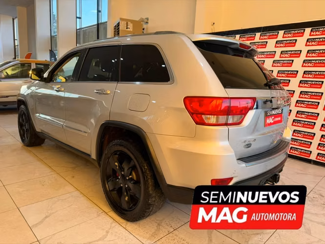 JEEP GRAND CHEROKEE OVERLAND 5.7 2012
