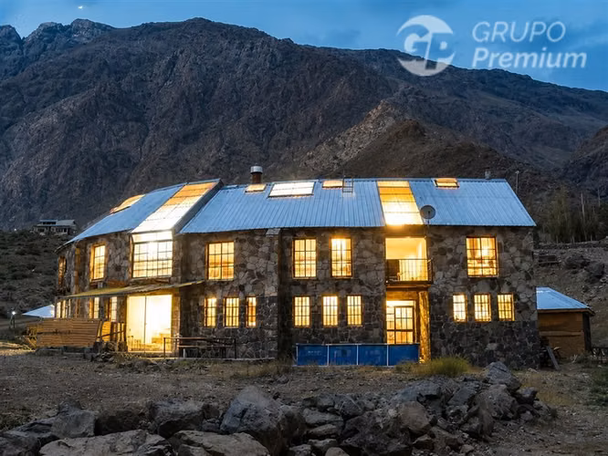 Refugio Placaroja: Inversión Turística en Lo Valdés