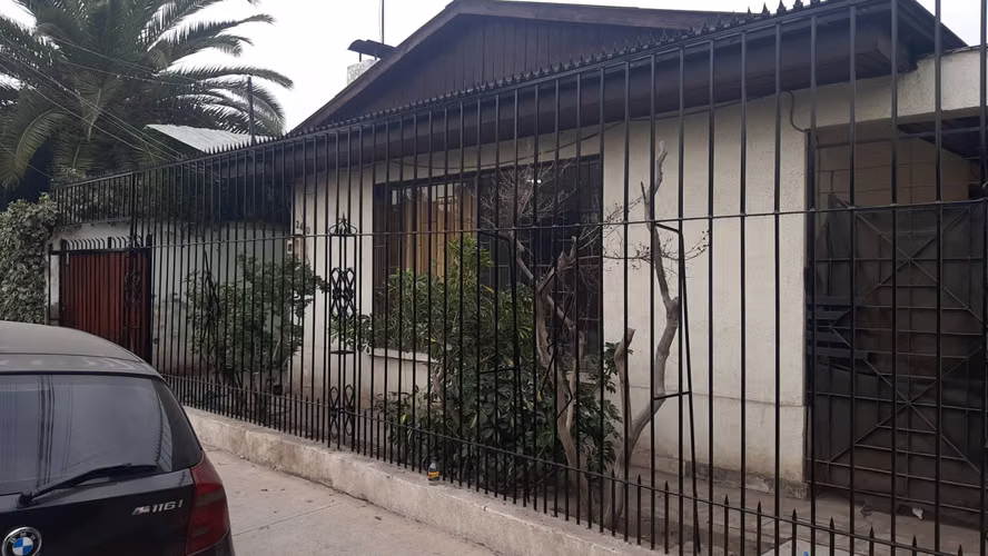 CASA 3 DORMITORIOS, 1 BAÑO, 3 ESTACIONAMIENTOS