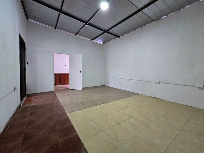 Local comercial / oficinas / bodega, 6 Estac. (179972)