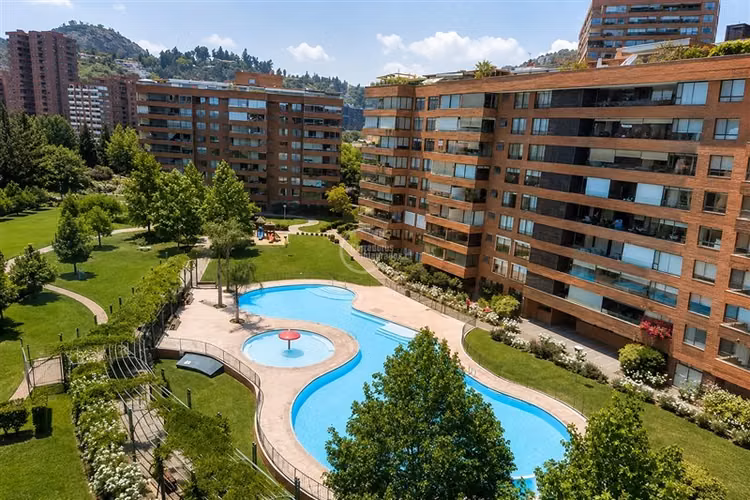 Departamento en arriendo de 4 dorm. en Vitacura