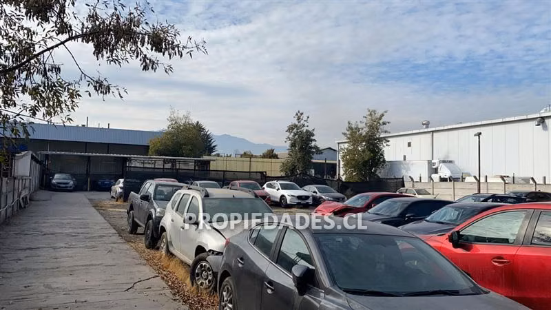 Sitio en arriendo en Huechuraba / El Rosal ESTACIONAMIENTOS