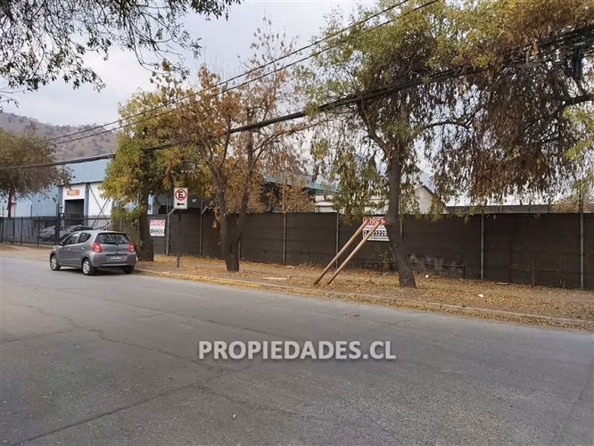Sitio en arriendo en Huechuraba / El Rosal ESTACIONAMIENTOS