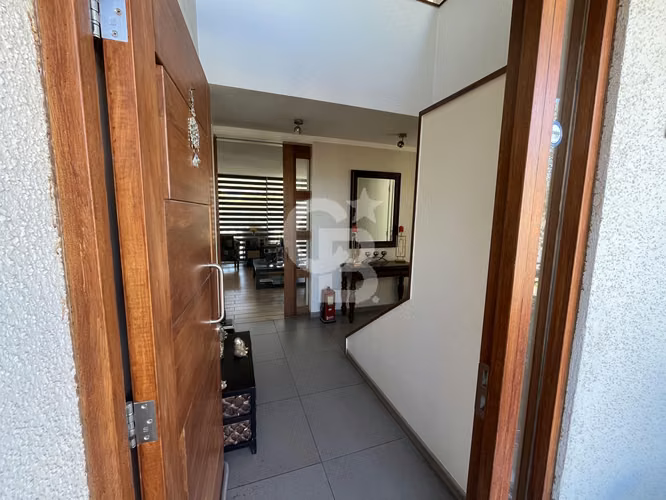 Hermosa Casa con Amplios Espacios y Jardín Privado