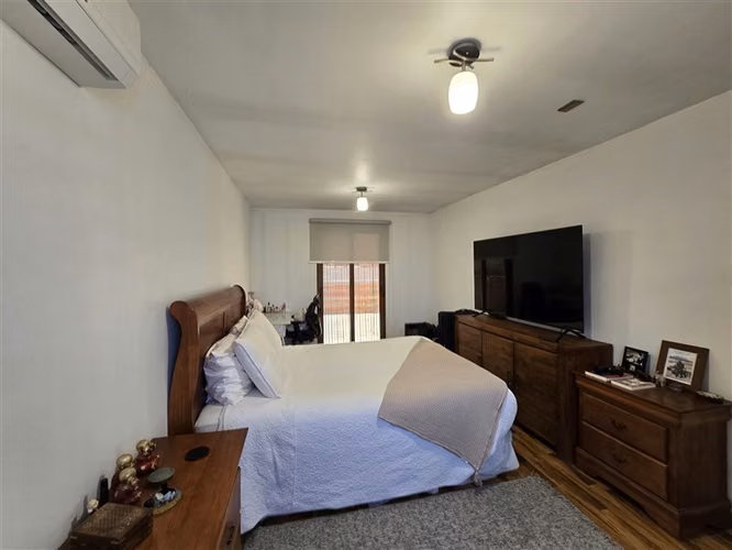 Casa en venta de 4 dorm. interior de condominio. En CDLV