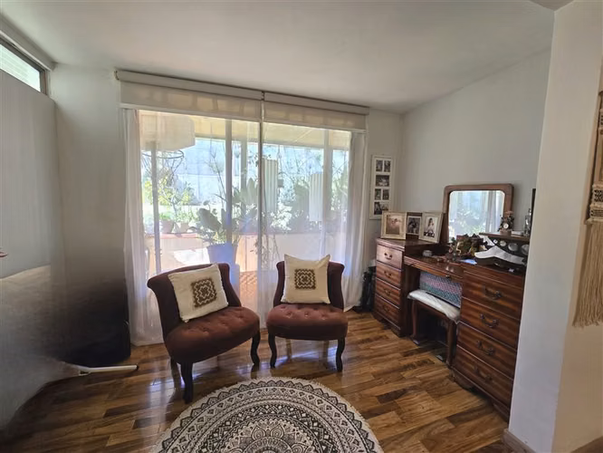 Casa en venta de 4 dorm. interior de condominio. En CDLV
