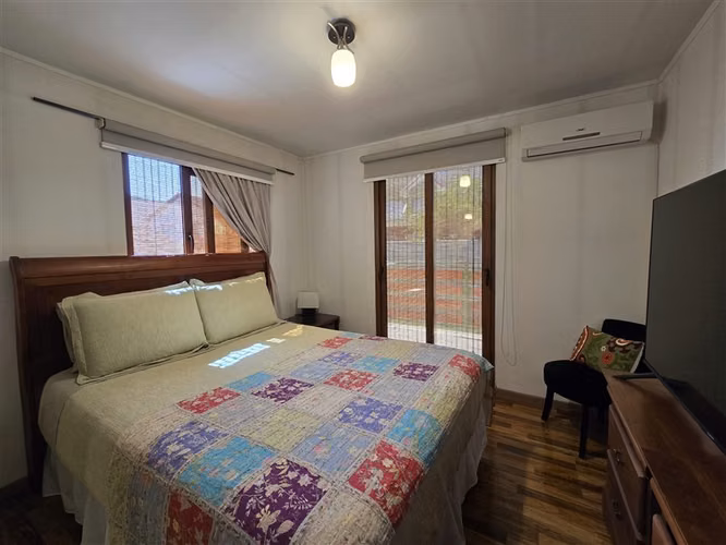 Casa en venta de 4 dorm. interior de condominio. En CDLV