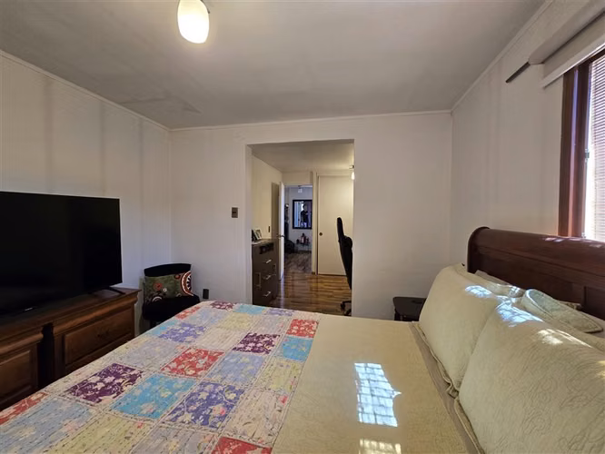 Casa en venta de 4 dorm. interior de condominio. En CDLV