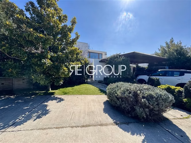 Casa en condominio en venta de 4 dorm. en Lo Barnechea