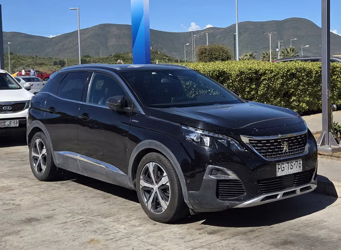 Vendo Peugeot 3008 Diésel año 2020, versión full.