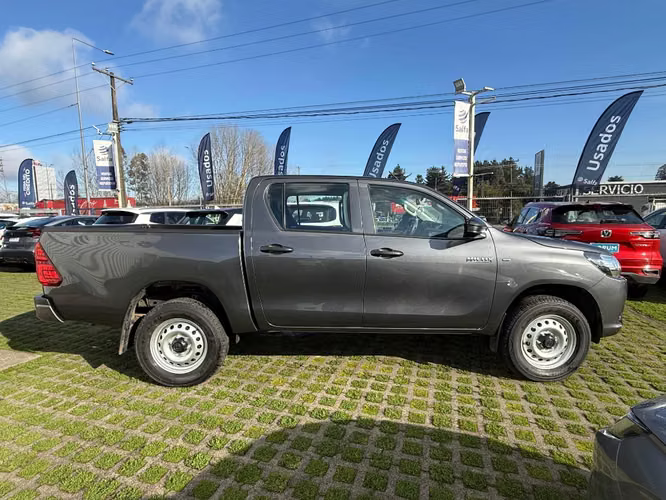 Toyota Hilux 4X2 2.4 MT DX 2026
